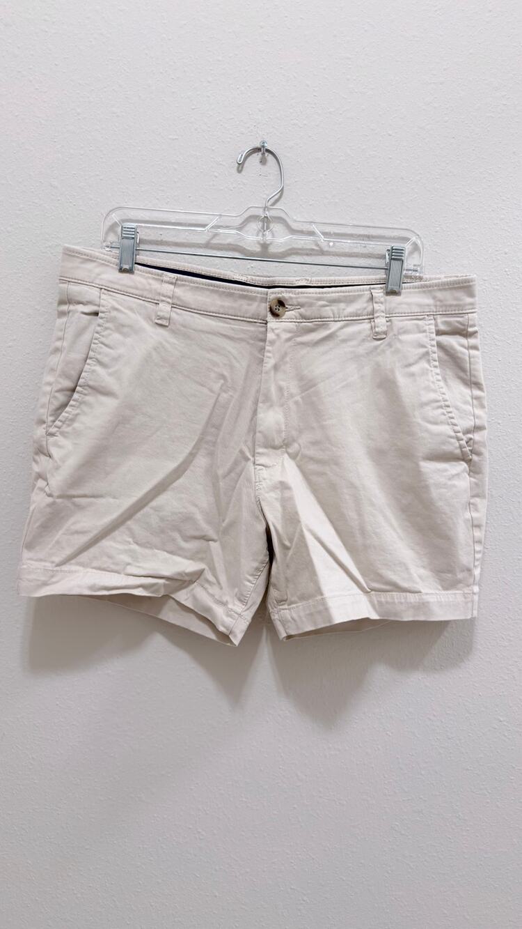 Crown & Ivy Men's Motion Flex Chino Shorts - Khaki / Tan, Size 36 (Preowned)